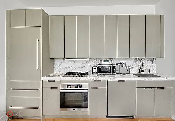 5th image of 482 Greenwich St APT 2B
