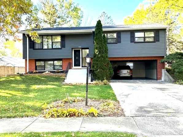 7320 Seminole Dr, Darien, IL 60561