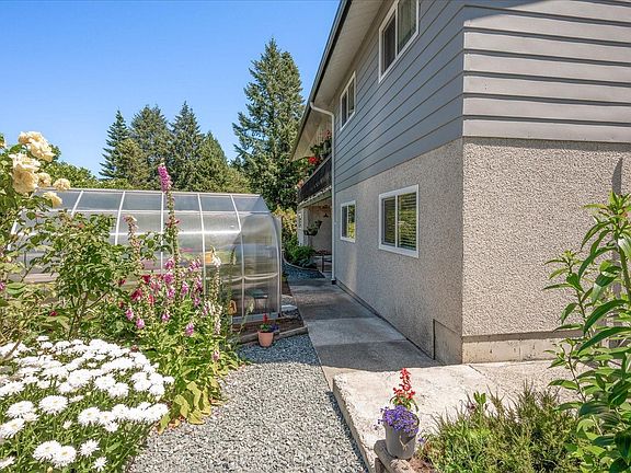 3rd image of 11041 Chemainus Rd