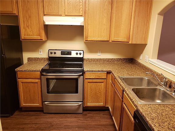 4th image of 1009 Iola Dr