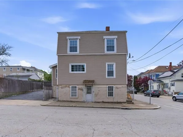 135 Boutwell St, Pawtucket, RI 02860