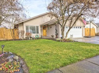 861 Westrop Dr, Central Pt, OR 97502