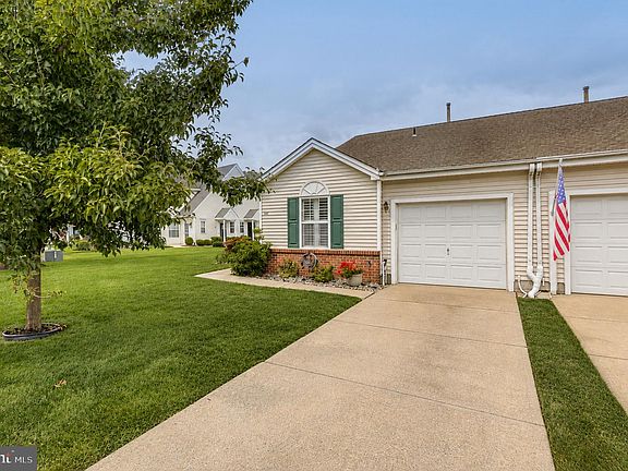 3rd image of 30 Raleigh Dr