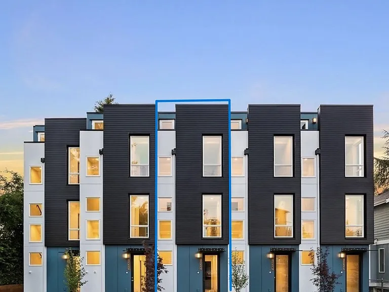 12325 14th Ave NE — Photo 1