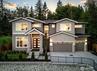 24930 SE 17th St #3, Sammamish, WA 98075