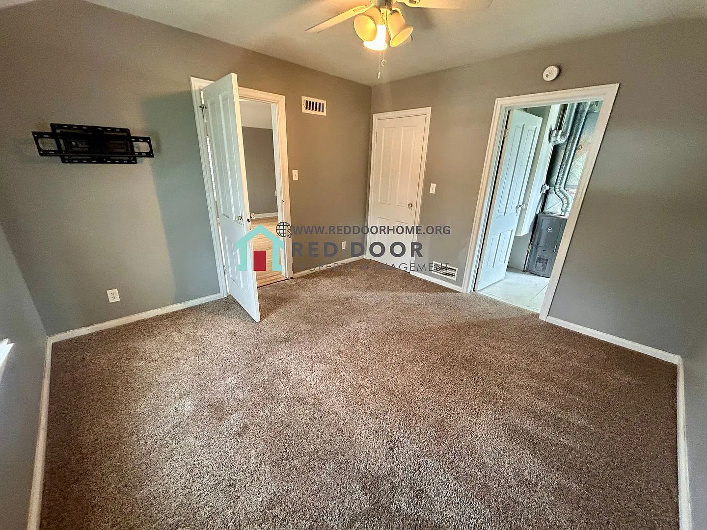 604 3rd Ave SW - E — Photo 4