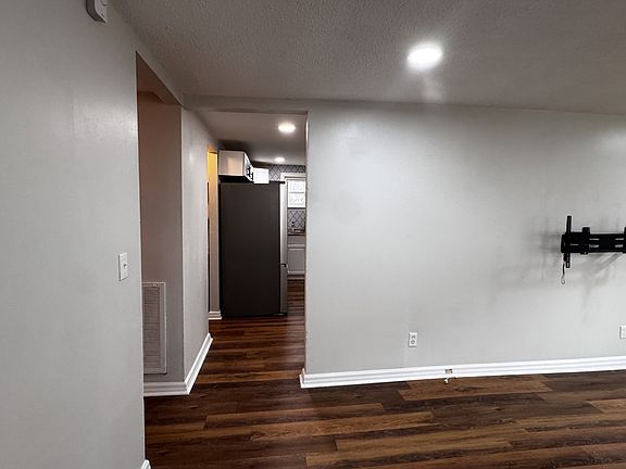 3rd image of 2205 James Ave #2