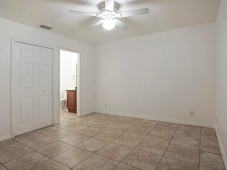 2132 Pelican Ter — Photo 9