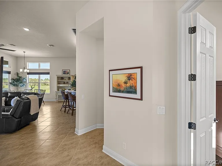 1335 W Greenmeadow Path — Photo 6