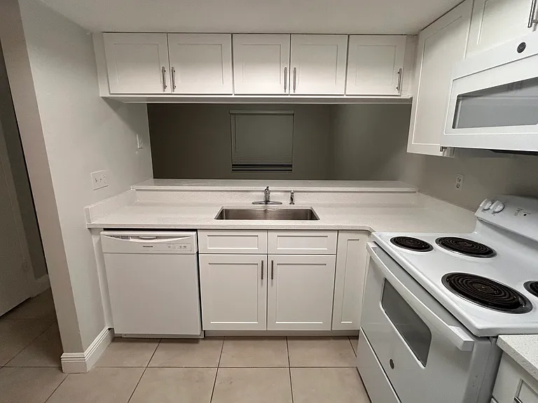1918 Crystal Grove Dr #1918 — Photo 7