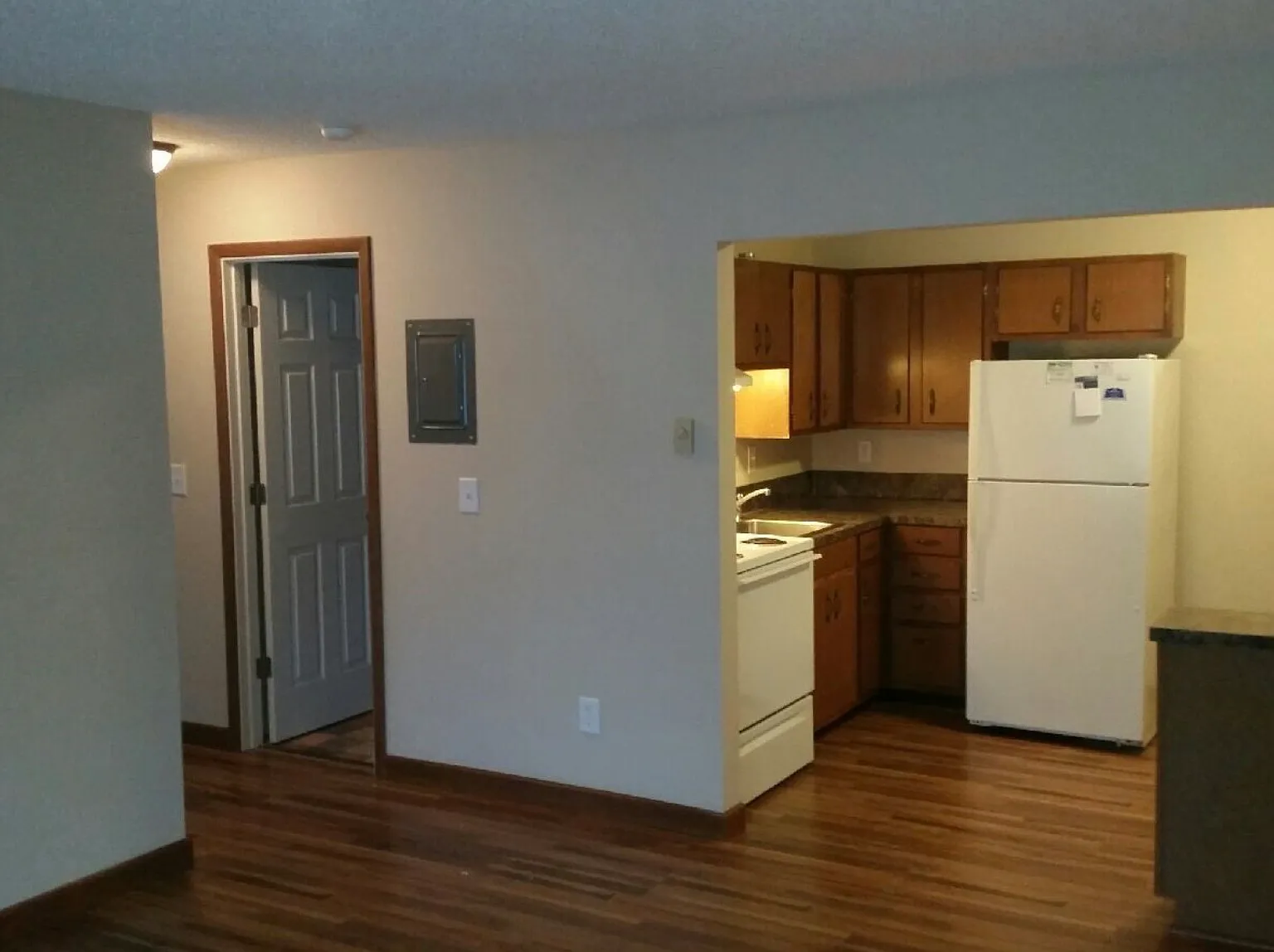 2 bed, 700 sqft, $750 — Photo 2