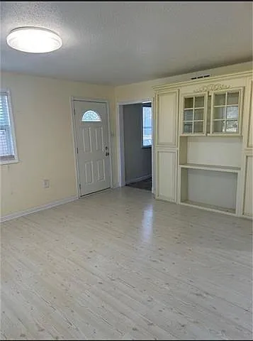 517 Diplomat St — Photo 2
