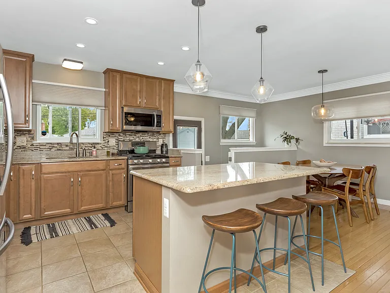 905 Parliament Ave — Photo 10