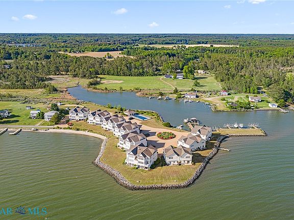 4th image of 584 Riverside Dr