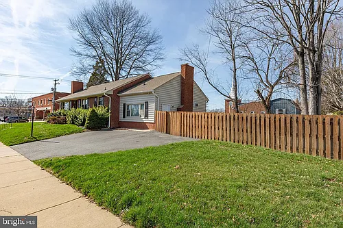 1321 Rowe St Photo 1
