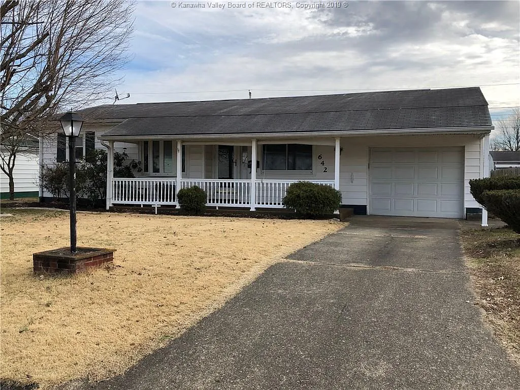 642 Douglas Ave photo 1