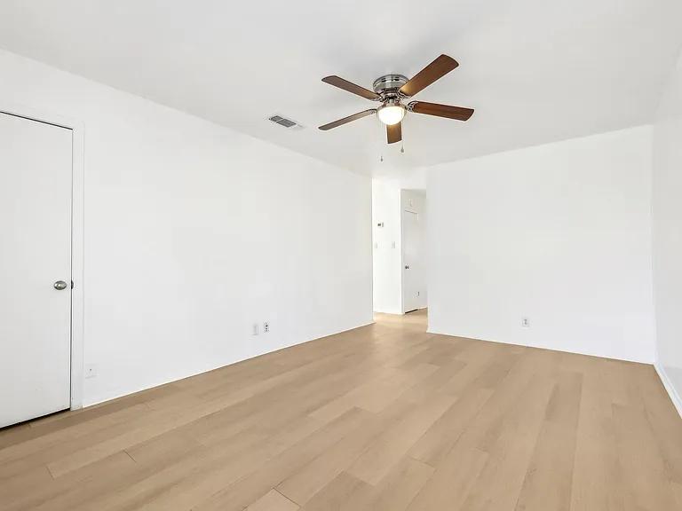 418 Sarah St #B — Photo 23