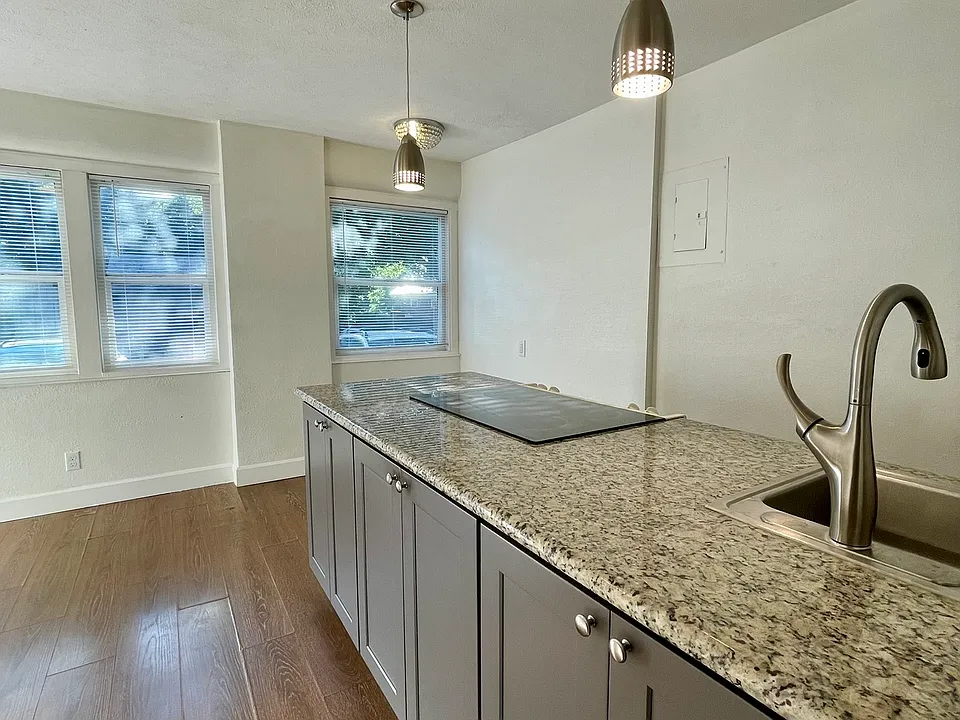 1314 W 9th Ave