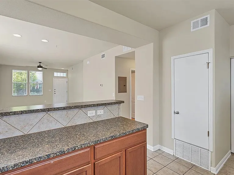 334 Newberry Main Cv — Photo 10