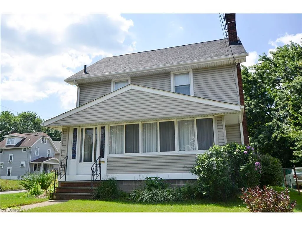 716 Lovers Ln photo 1