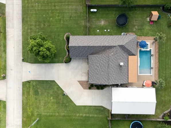 12145 Woodland Dr, Beaumont, TX 77705