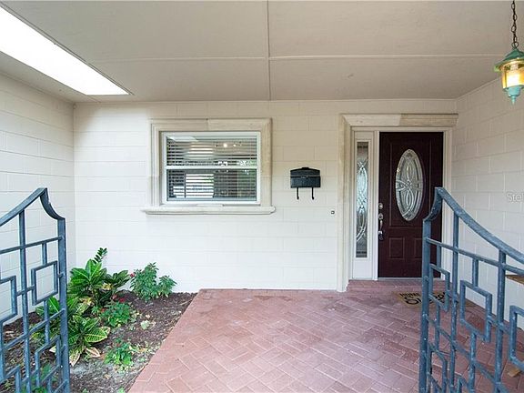 2nd image of 72 Carriage Hill Cir