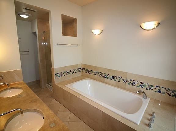 4th image of 400 W Saint James Pl #2