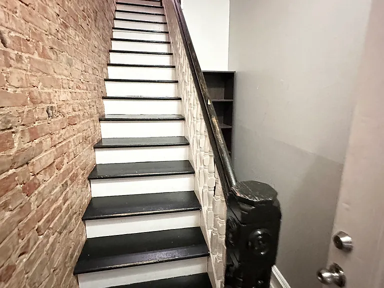 422 Chambers Ave — Photo 9