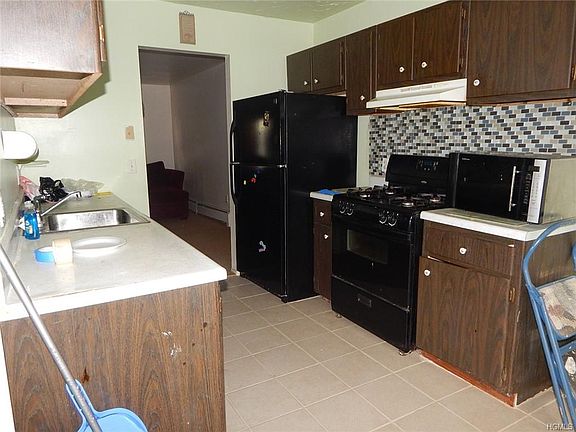 4th image of 20 Shelley Ct