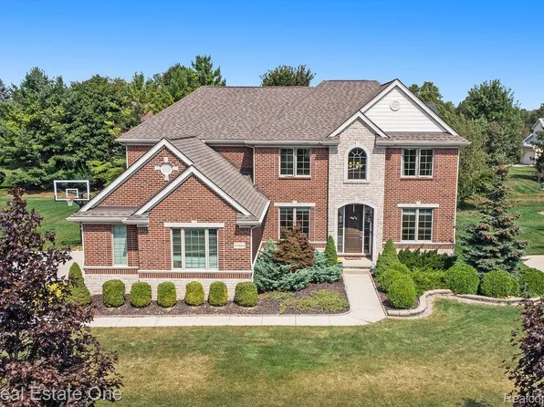 47466 Valencia Cir, Novi, MI 48374