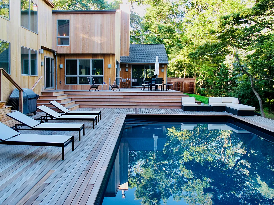 1 Longwoods Ln