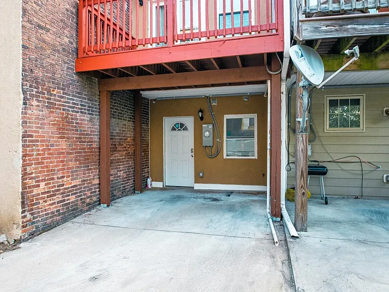 16 N Bradford St — Photo 40