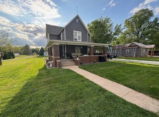 200 N Van Buren St, Blandinsville, IL 61420