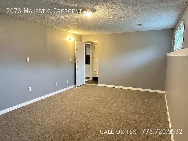 2073 Majestic Cres — Photo 21