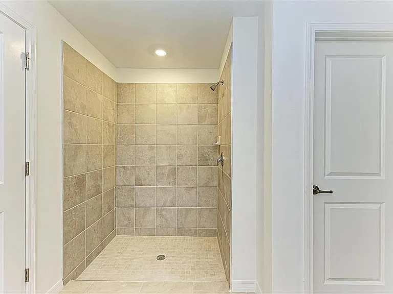 23444 Steeple Ave — Photo 18