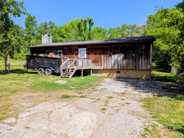 319 Farmland Dr, Rossville, GA 30741