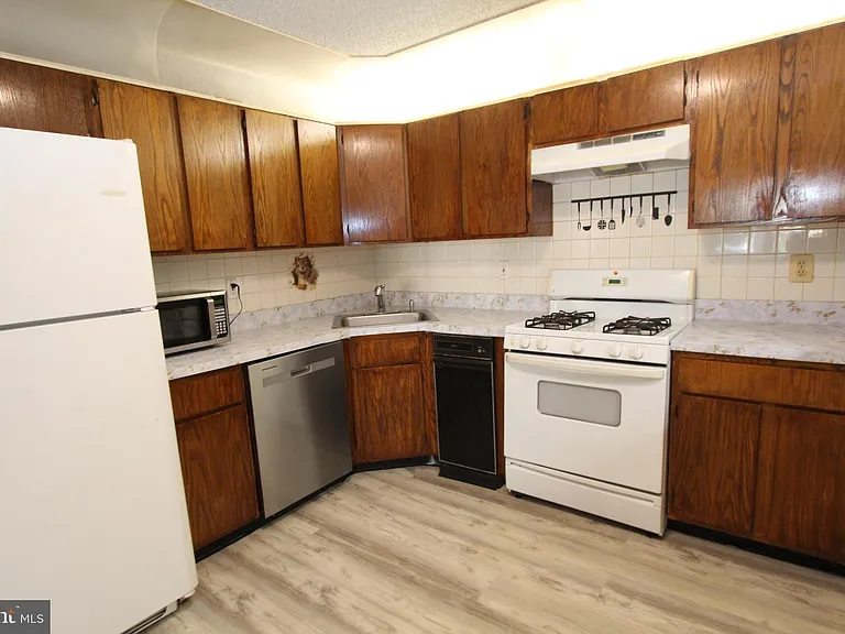 8 Joyner Ct — Photo 11