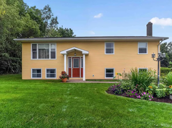 1008 Country Club Blvd, New Minas, NS B4N 4W8