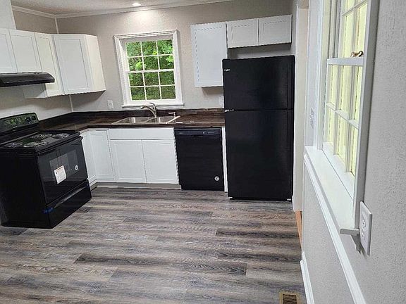 3rd image of 579 Desha Dr