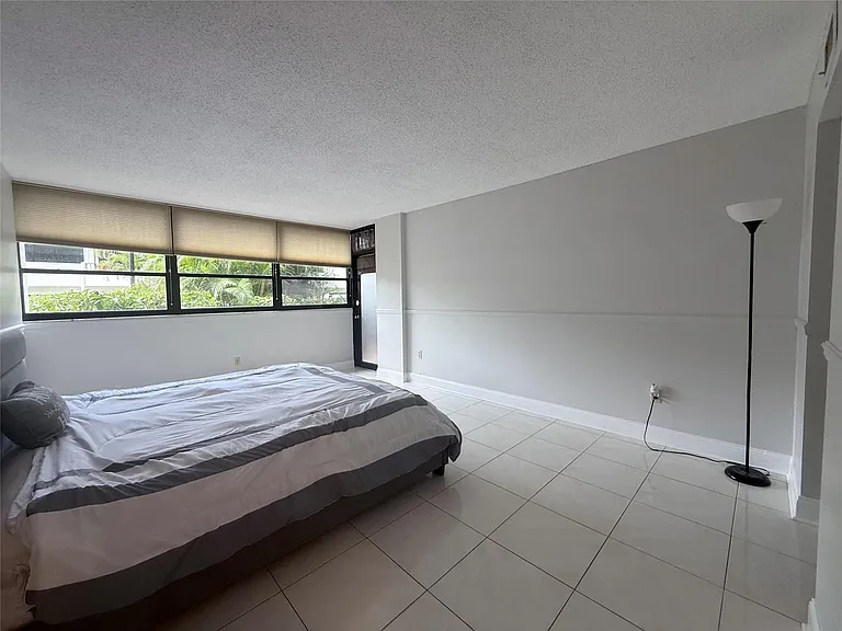 859 Jeffery St #1040 — Photo 25