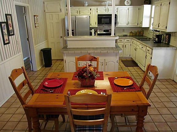 5th image of 2413 Golden Oaks Dr