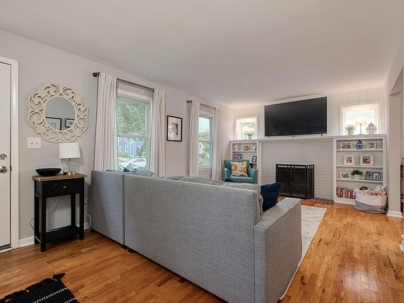 5th image of 1129 Lake Grove Ave SE