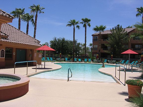 Community Pool & Spa