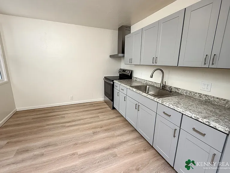 840 Templeton Ave — Photo 8
