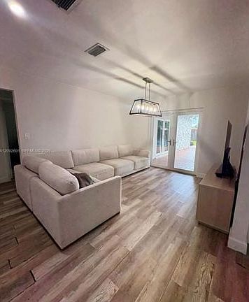 4th image of 1711 N 47th Ave