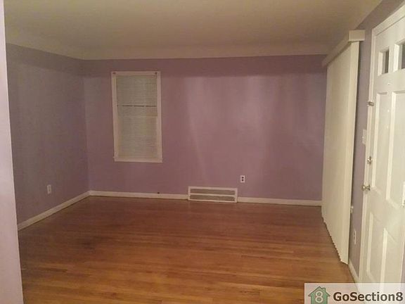 5th image of 19375 Shaftsbury Ave
