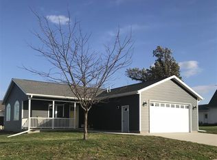 802 4th Ave, Parkersburg, IA 50665