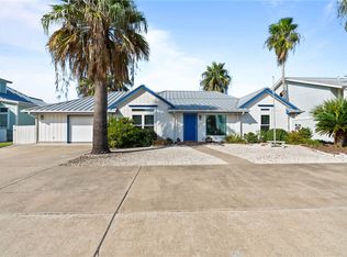 21 Flamingo Rd, Rockport, TX 78382