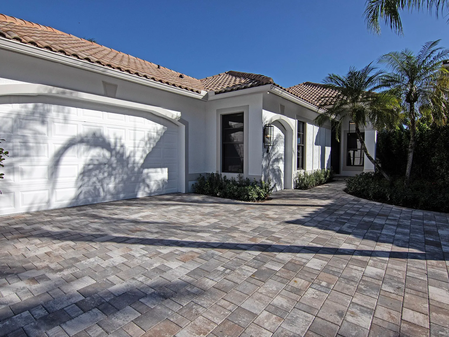 3 bed, 3.5 bath, 2411 sqft, $25,000 — Photo 3