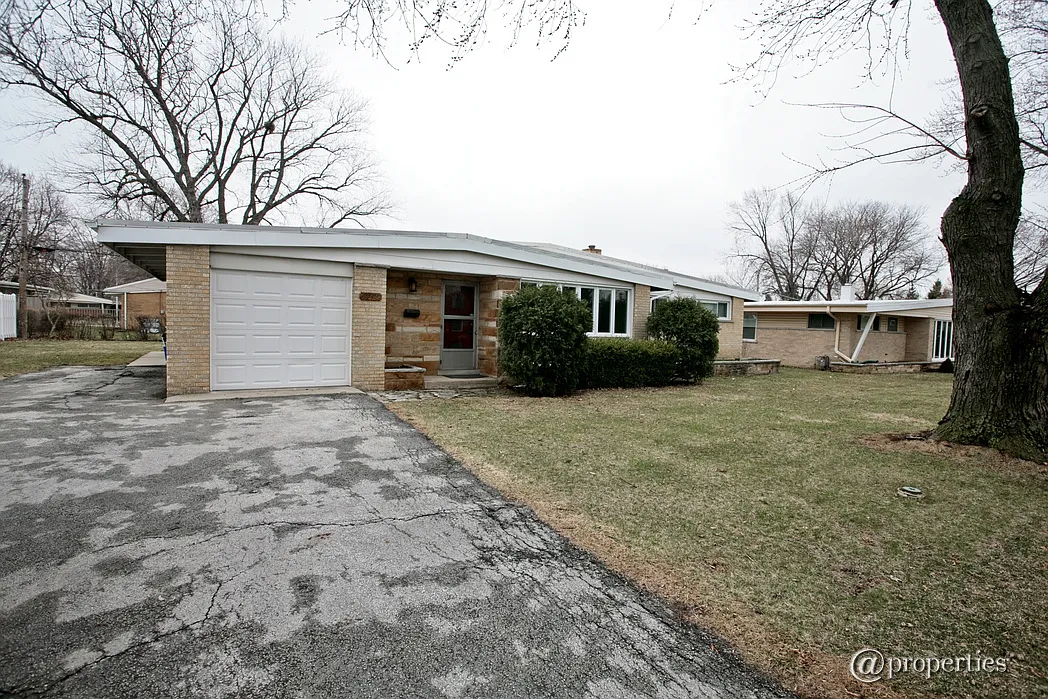 5149 N Canfield Ave photo 1